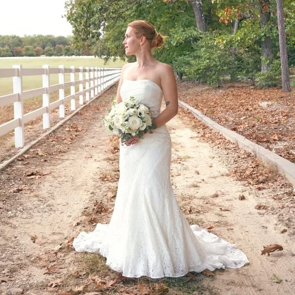Floral Crocheted Wedding Dress Size 4 | Color: White | Size: 4 | Jesreid87's Closet Floral Crocheted Wedding Dress Size 4 | Color: White | Size: 4 | Jesreid87's Closet